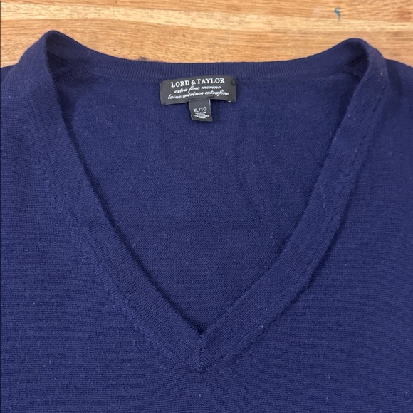 Lord and Taylor 100% Extra Fine Merino Wool Sweater V Neck - Picture 2 of 5